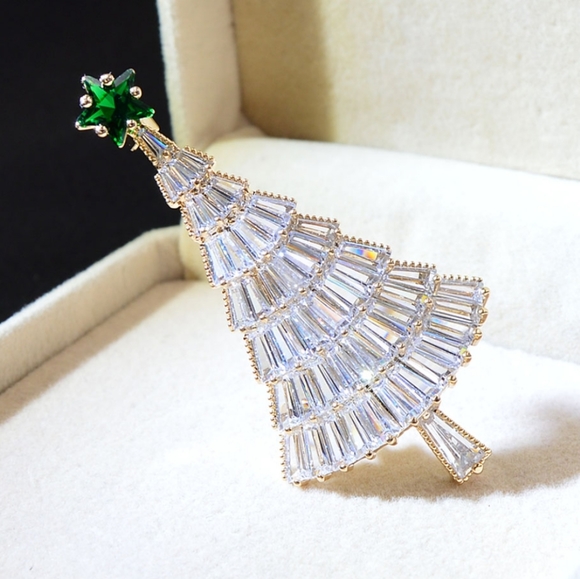 Sparkling Crystal Christmas Tree Brooch pin - Picture 5 of 5